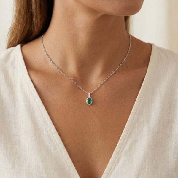 תליון אמרלד ויהלומים מלכותי 2.36 קרט בזהב לבן 18 קראט (חדש) – מתועד CGRL