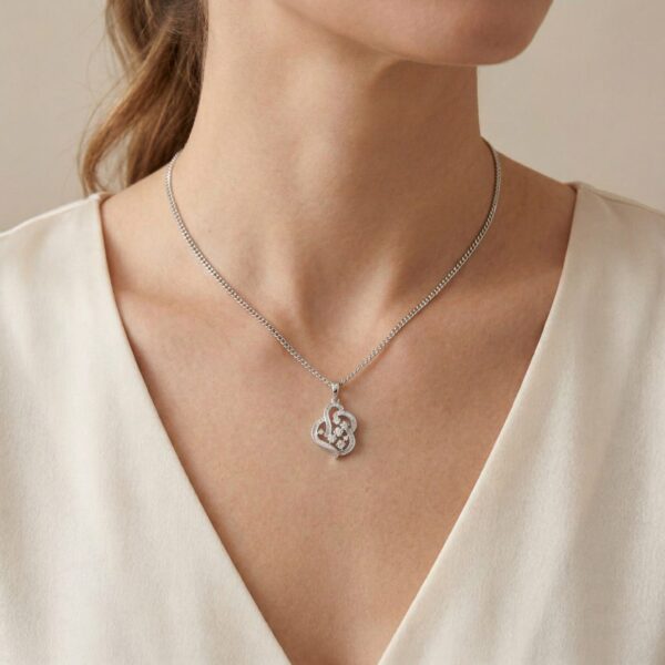 תליון זרימת יהלומים אלגנטי במשקל 0.61 קרט בזהב לבן 9K (חדש)