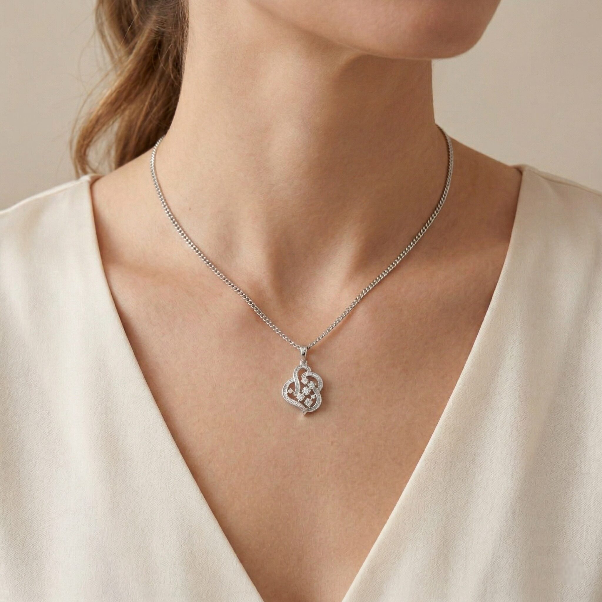 תליון זרימת יהלומים אלגנטי במשקל 0.61 קרט בזהב לבן 9K (חדש) – תמונה 2