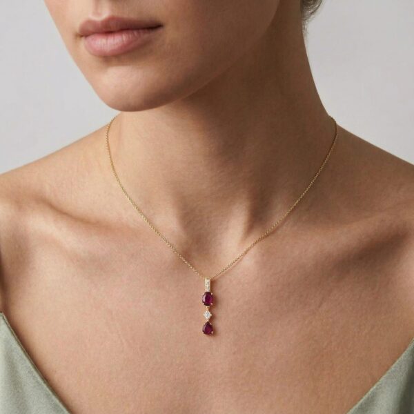 תליון רובי ויהלומים 0.98 קרט מפתה בזהב צהוב 18 קראט