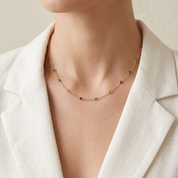 שרשרת אבני רובי בוהקות 0.64 קראט מעוטרות ב-1.28 קראט ספירים כחולים וירוקים מזהב צהוב 18 קראט