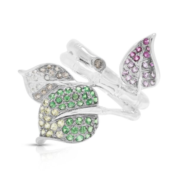 טבעת מעצבים אמנותית משובצת ספיר, צאבוריט ויהלומים במשקל 1.22 קרט בזהב לבן 18 קראט