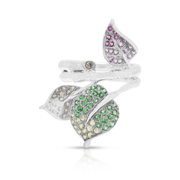 טבעת מעצבים אמנותית משובצת ספיר, צאבוריט ויהלומים במשקל 1.22 קרט בזהב לבן 18 קראט