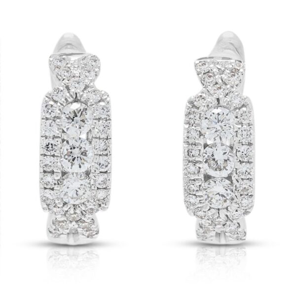 עגילי חישוק יהלומים מקסימים עם סוגר אומגה במשקל 0.45 קראט בזהב לבן 18 קראט