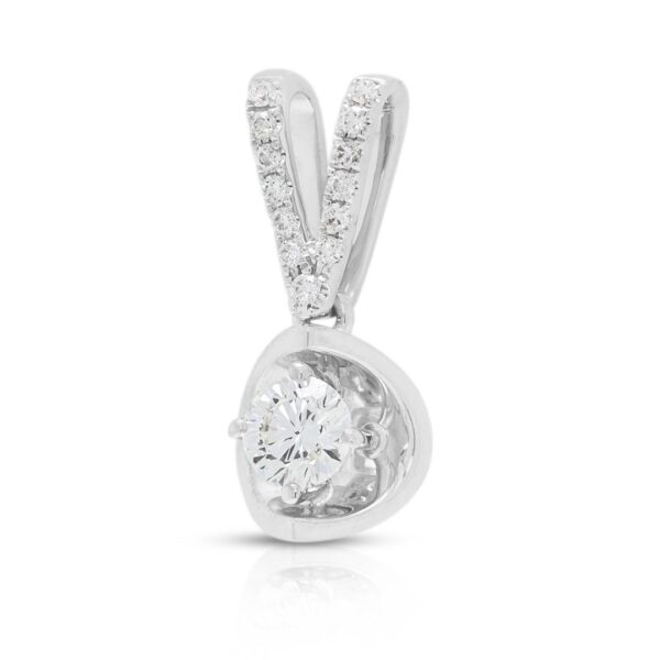 תליון יהלום אלגנטי SK Jewelry Allove בזהב לבן 18K, במשקל 0.36ct, מתועד GIA.