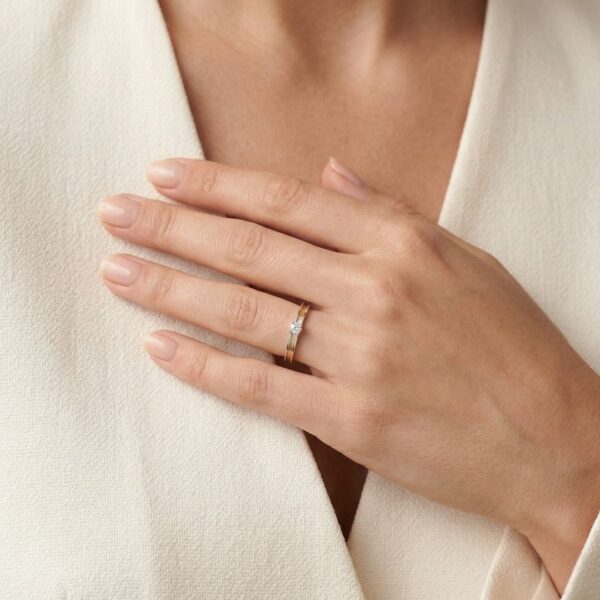 טבעת סוליטר יהלום קלאסית 0.15ct Gold Heart Celestial בזהב דו-גוני 18K