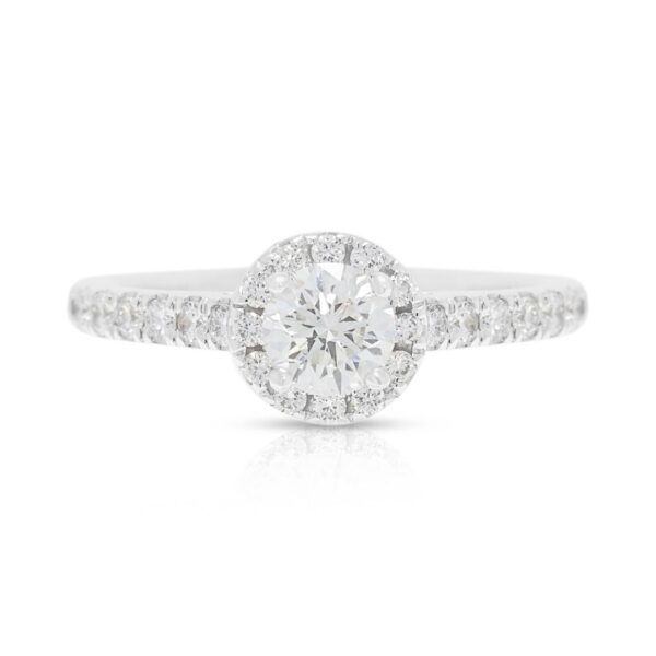 טבעת יהלום הילה ופאווה מרהיבה 0.71ct של Meyson Jewelery בזהב לבן 18K - מתועדת GIA