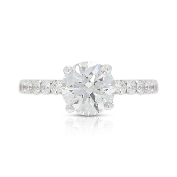 טבעת פאווה מרהיבה משובצת יהלומים 1.35 קראט בזהב לבן 18K - מתועדת GIA