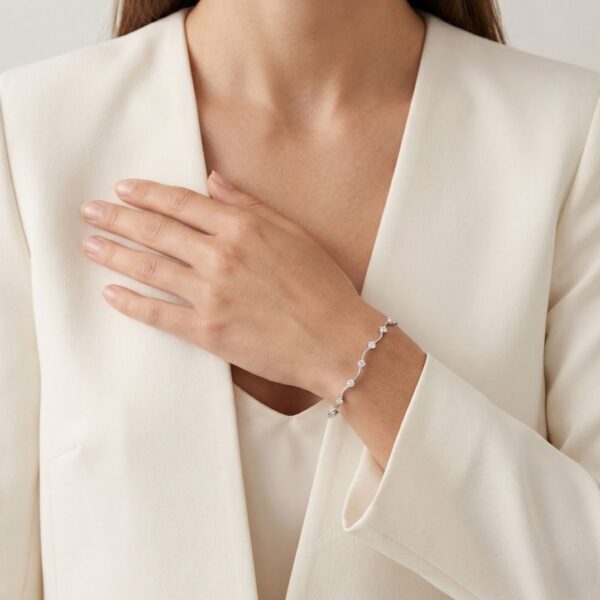 צמיד יהלומים עדין 0.25 קראט מזהב לבן 18 קראט