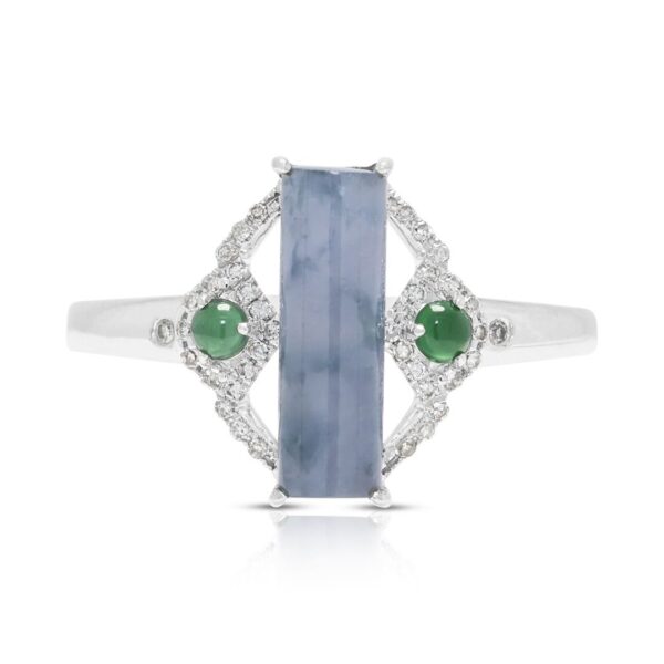 טבעת נוכחות ייחודית מג'ייד ויהלומים במשקל 0.11 קרט, בזהב לבן 18 קראט