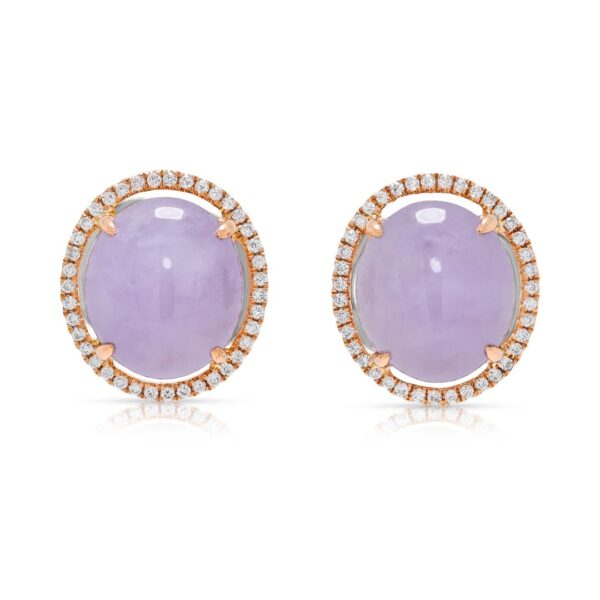 עגילי ג'ייד קבושון צמודים אלגנטיים עם הילת יהלומים טבעיים במשקל 0.24 קראט, בזהב דו-גוני 18 קראט