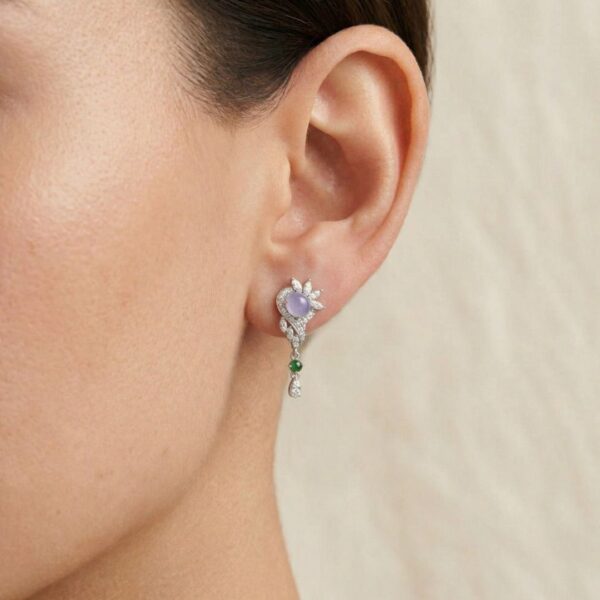 עגילים תלויים אלגנטיים מיהלומים במשקל 0.29ct וג'ייד בזהב לבן 18K