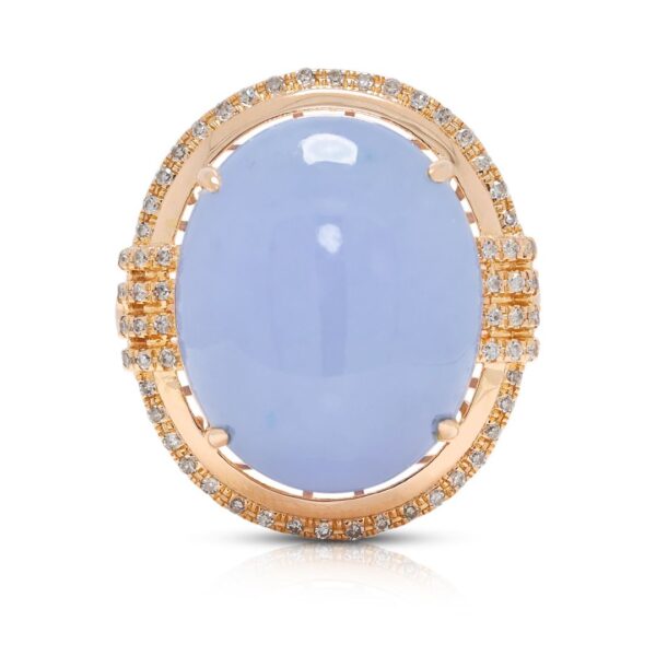 טבעת הצהרה אלגנטית עם ג'ייד לבנדר, הילה משובצת יהלומים 0.20 קרט וחישוק מפוצל, בזהב ורוד 18 קראט