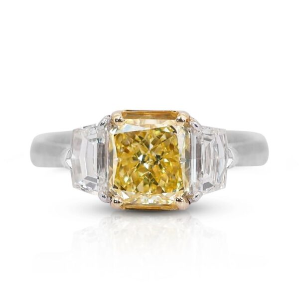 טבעת יהלום פנסי בצבע טבעי מרתקת, 2.23 קראט, בחיתוך אידיאלי כפול מצוין, מזהב לבן 18 קראט - עם תעודת GIA