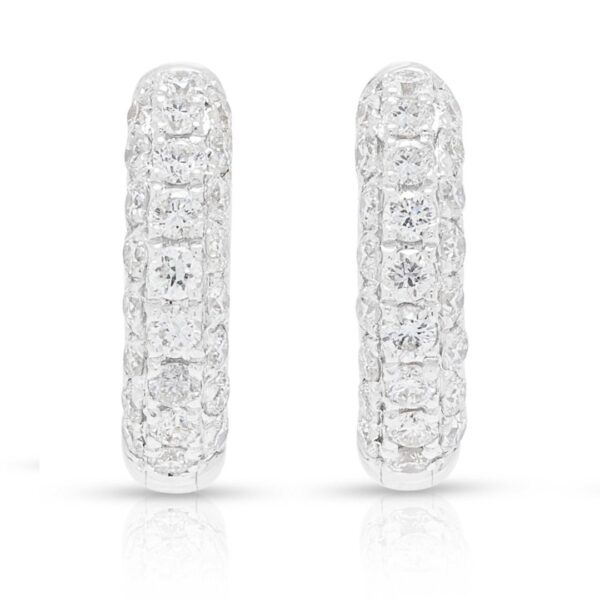 עגילי חישוק 'האגי' Flower Diamond 0.50 קראט בזהב לבן 18 קראט