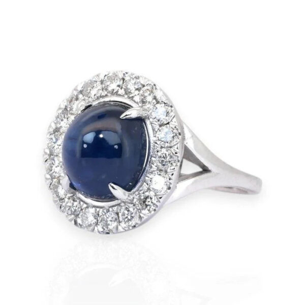 טבעת קוקטייל יוקרתית GIA עם ספיר 7.32ct ויהלומים, מזהב לבן 18k