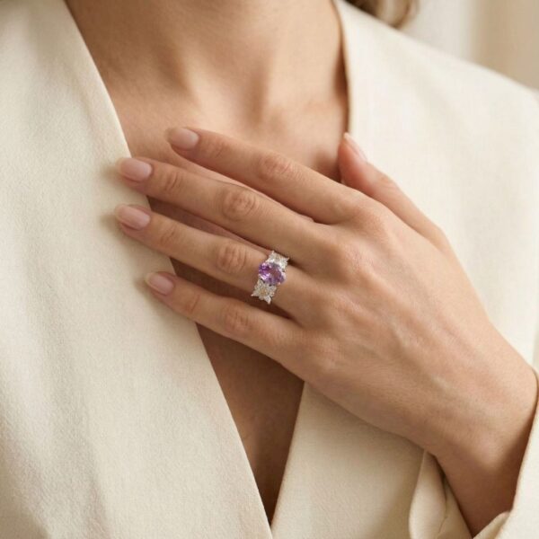 טבעת ספיר ורוד-סגול עז 4.54ct זוהרת בזהב דו-גוני 18K (חדש) - מתועדת GUILD