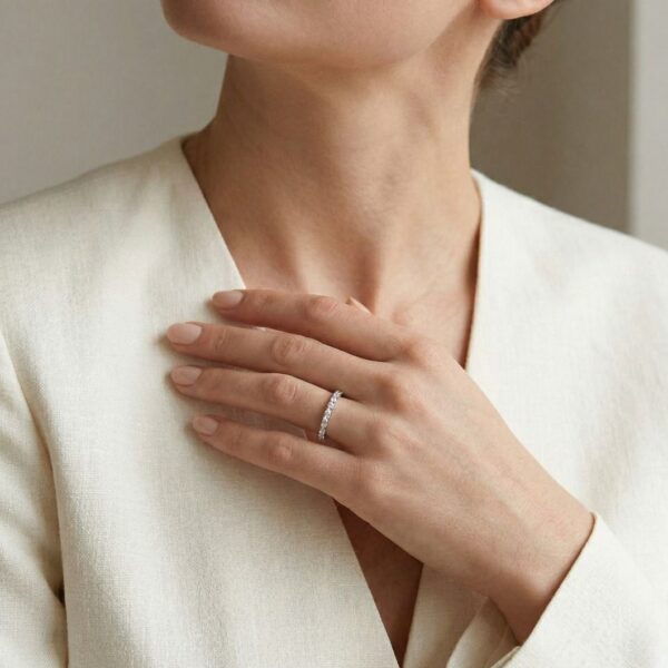 טבעת חצי נצח יהלומים חיננית 0.36 קראט בזהב לבן 14K