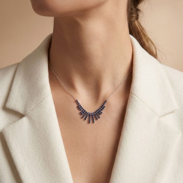 שרשרת ספיר אלגנטית 2.24 קראט בזהב לבן 18K