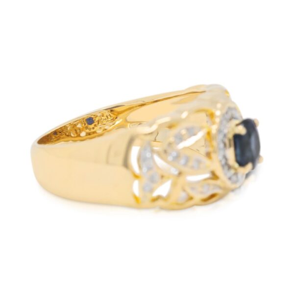 טבעת מורשת ספיר ויהלומים בשיבוץ פאווה 0.46ct בזהב צהוב 18K