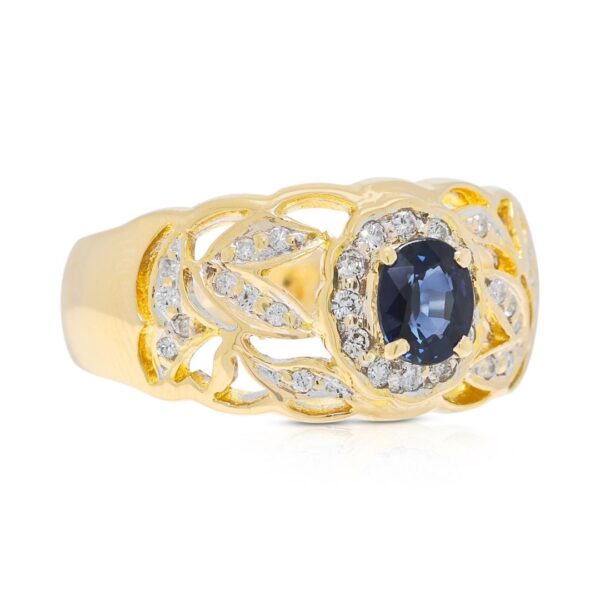 טבעת מורשת ספיר ויהלומים בשיבוץ פאווה 0.46ct בזהב צהוב 18K