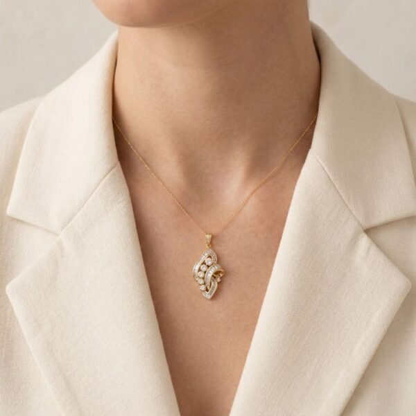 תליון יהלומים מעוצב בקפידה 0.60ct בזהב צהוב 20K