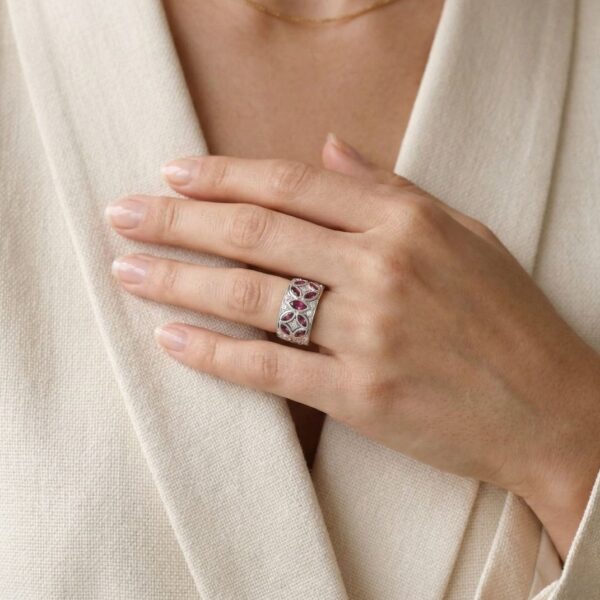 Larry Jewelry טבעת רובי ויהלומים 1.45 קראט בזהב לבן 18 קראט