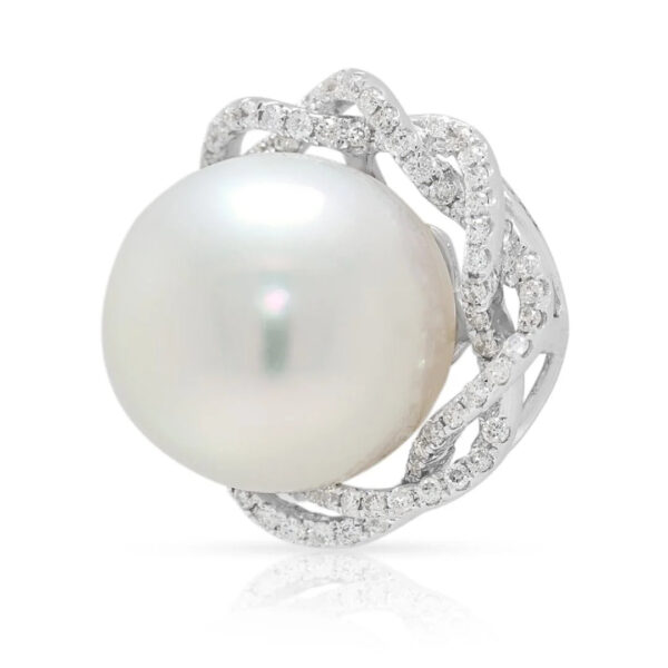 תליון יהלום 0.40 קראט ופנינת ים הדרום זוהר בזהב לבן 18 קראט