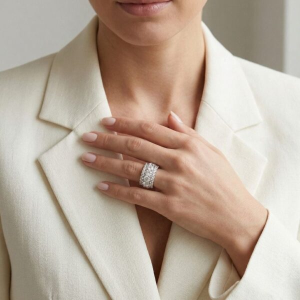 טבעת פס יהלומים יוקרתית 1.70ct בזהב לבן 14K