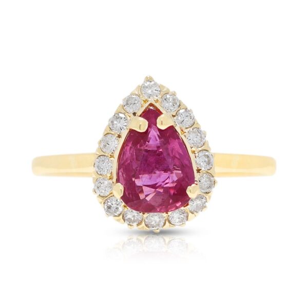 טבעת מרהיבה של ספיר ורוד ויהלומים במשקל 1.39 קראט בזהב צהוב 18 קראט