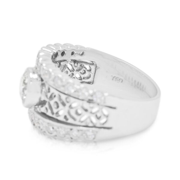 טבעת יהלומים מפוארת 0.56 קראט בזהב לבן 18K