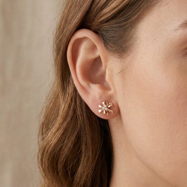 עגילי פרח אלגנטיים מזהב אדום 14 קראט, משובצים יהלומים במשקל 0.12 קרט