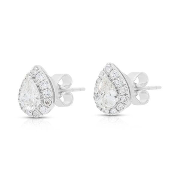 עגילי יהלומים צמודים בעיצוב הילה זוהרים 0.54ct בזהב לבן 18K