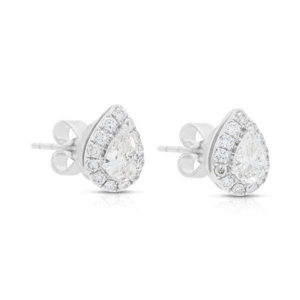 עגילי יהלומים צמודים בעיצוב הילה זוהרים 0.54ct בזהב לבן 18K