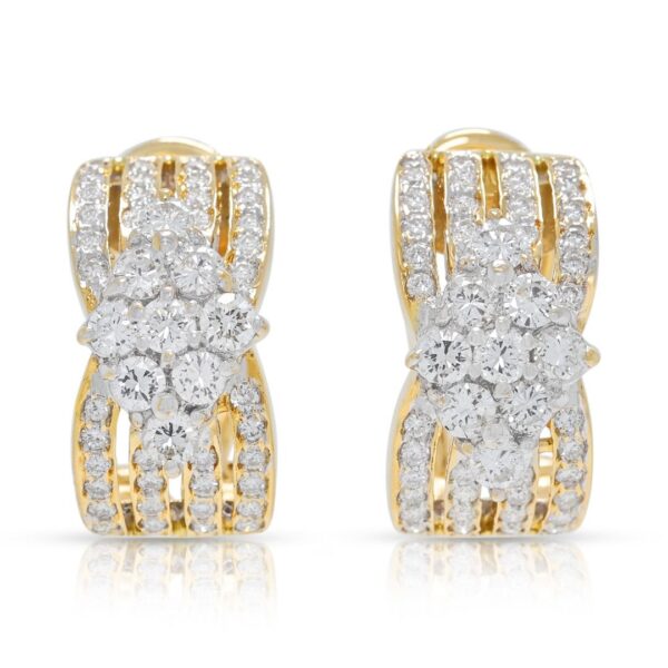 עגילי יהלומים מעודנים במשקל 1.04 קרט בזהב דו-גוני 18 קראט