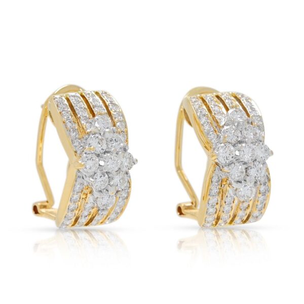 עגילי יהלומים מעודנים במשקל 1.04 קרט בזהב דו-גוני 18 קראט