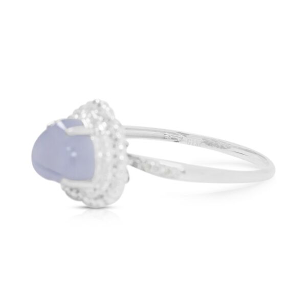 טבעת ג'ייד סגול מעודן והילה משובצת יהלומים 0.19ct בזהב לבן 18K