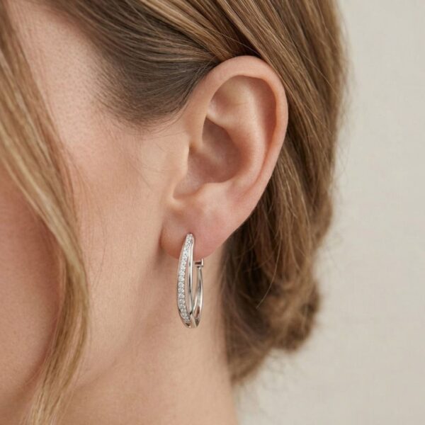 עגילי חישוק Destinee יוקרתיים מזהב לבן 18 קראט, משובצים ביהלומים טבעיים במשקל 0.48 קראט (חדש)