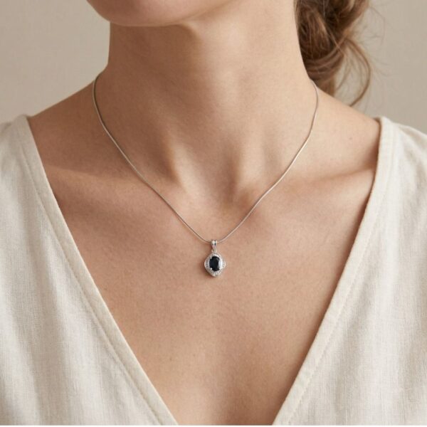 תליון הילה ספיר ויהלומים מתוחכם 2.27 קראט בזהב לבן 18 קראט (חדש)