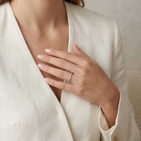 טבעת איטרניטי יהלומים נוצצת 0.38ct בזהב לבן 18K