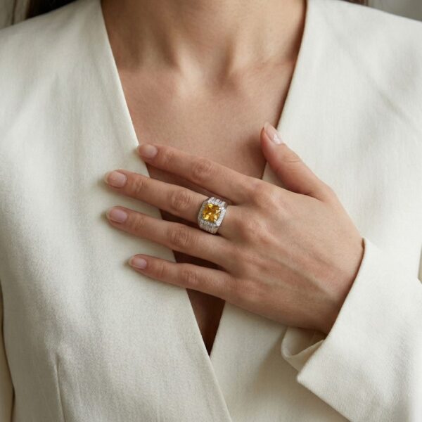 טבעת נוכחות טופז צהוב ויהלומים 9.29 קראט בזהב לבן 8 קראט - מתועדת NGI