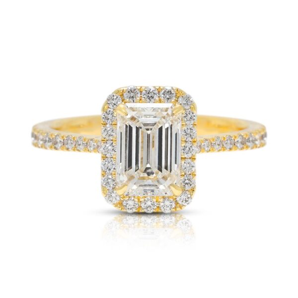 טבעת יהלום הילה פאווה מרהיבה במשקל 1.80 קראט בזהב צהוב 18 קראט - מתועדת HRD