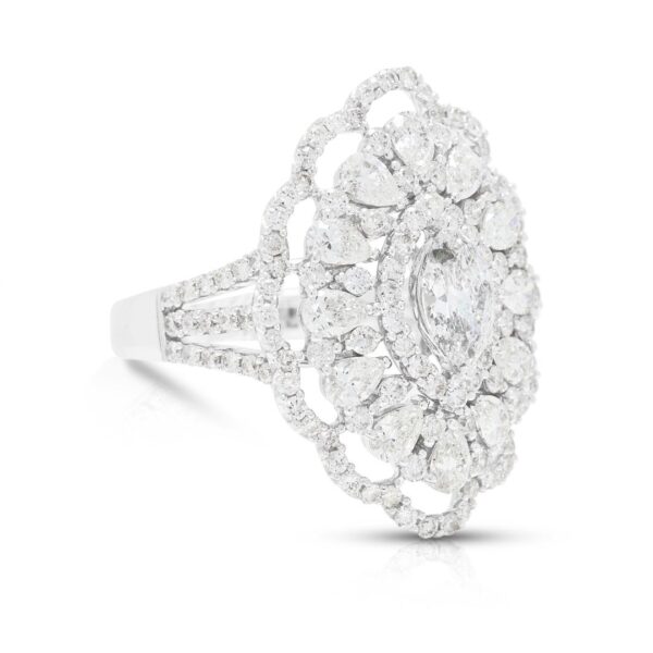 טבעת הצהרה מרהיבה משובצת יהלומים במשקל 3.42 קרט בזהב לבן 18 קראט - מתועדת NGI