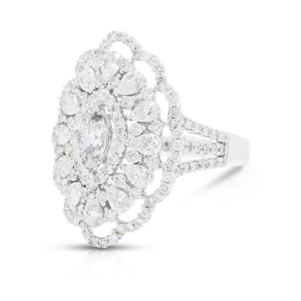 טבעת הצהרה מרהיבה משובצת יהלומים במשקל 3.42 קרט בזהב לבן 18 קראט - מתועדת NGI