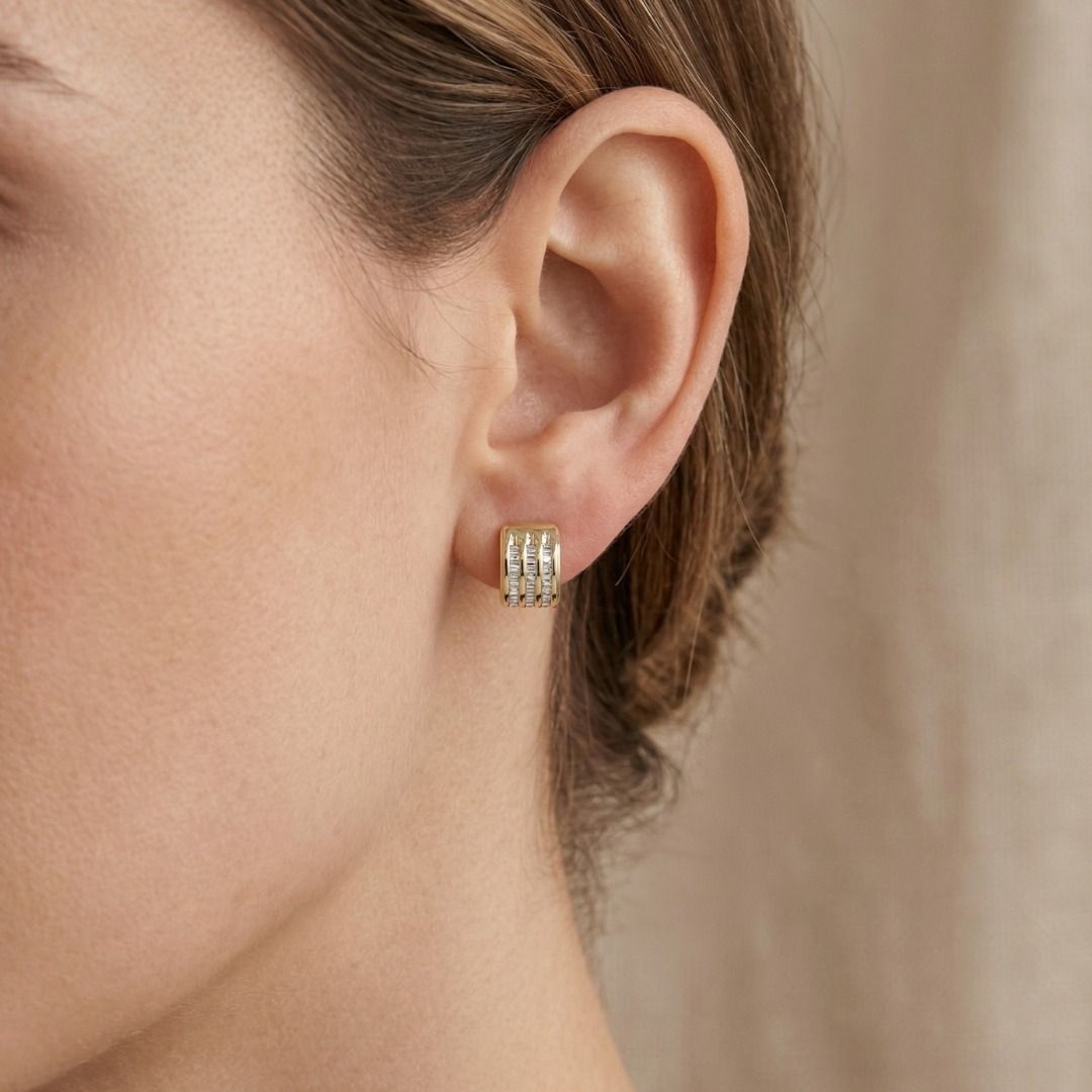 ⁦עגילי חישוק צמודים רב-גוניים בסגנון וינטג' משובצים יהלומים במשקל 0.31 קרט, מזהב דו-גוני 14 קראט⁩ – תמונה ⁦2⁩