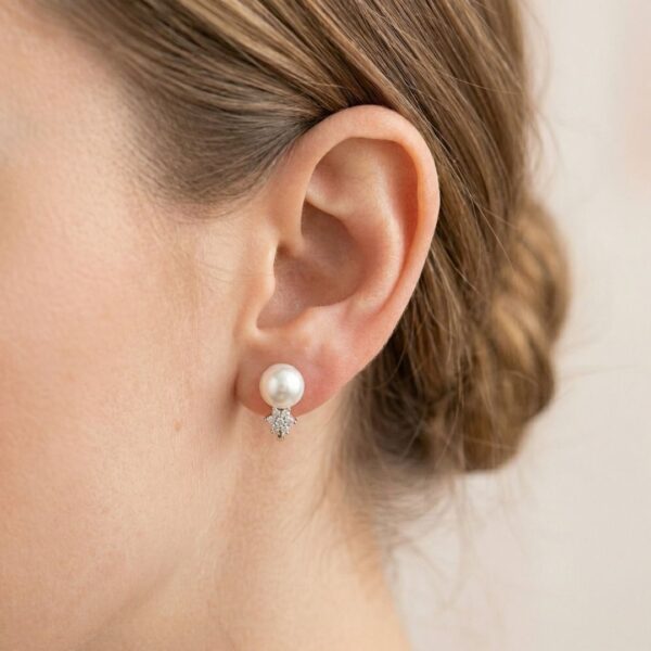 עגילי וינטג' עם יהלומים במשקל 0.14 קרט ופניני אקויה בזהב צהוב 14 קראט