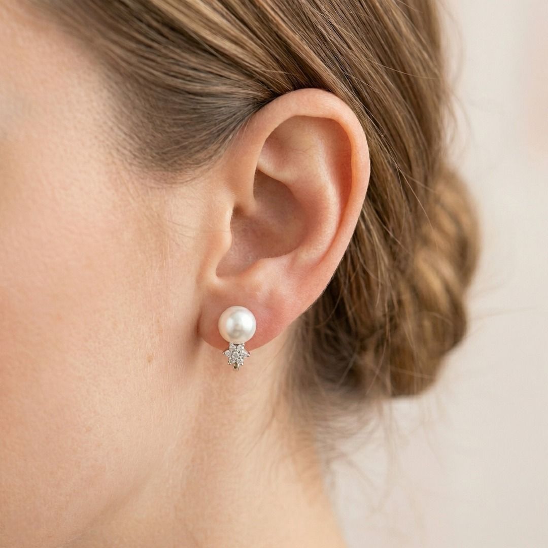 ⁦עגילי וינטג' עם יהלומים במשקל 0.14 קרט ופניני אקויה בזהב צהוב 14 קראט⁩ – תמונה ⁦2⁩