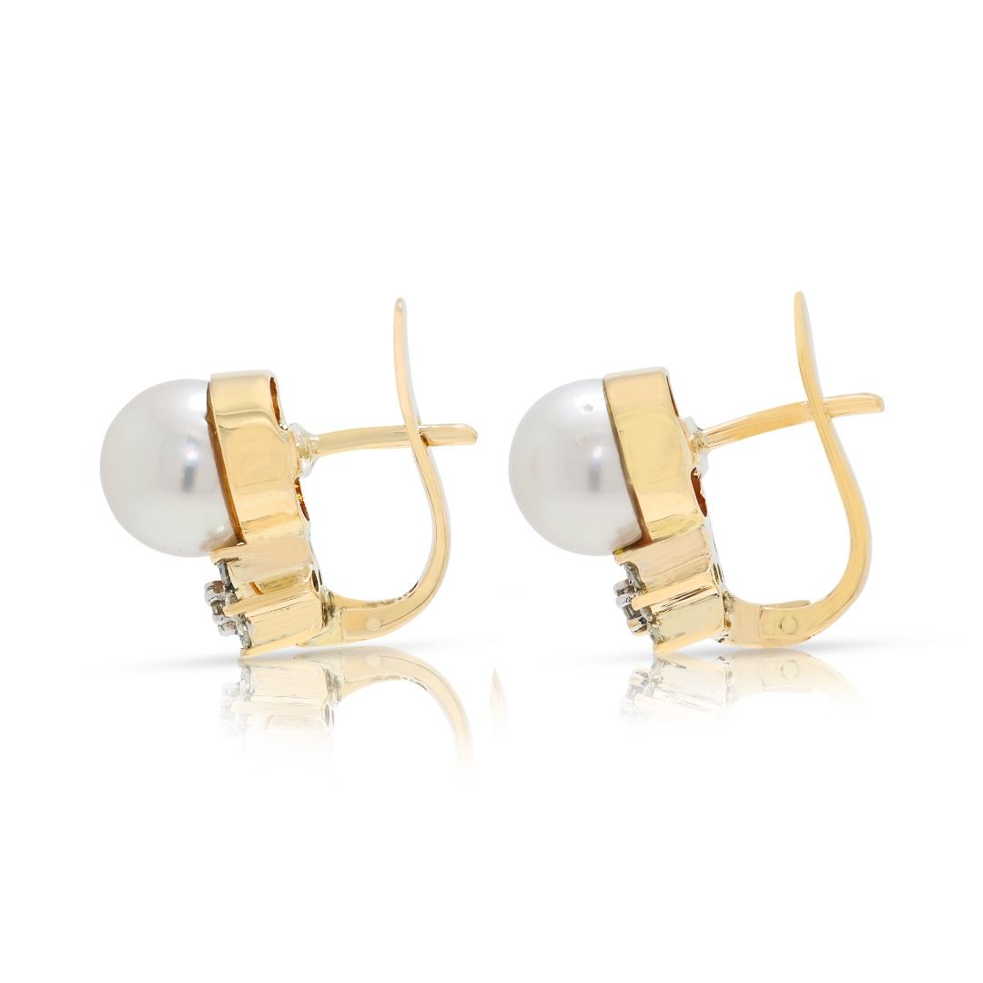 ⁦עגילי וינטג' עם יהלומים במשקל 0.14 קרט ופניני אקויה בזהב צהוב 14 קראט⁩ – תמונה ⁦5⁩