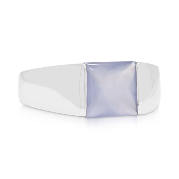 טבעת בסגנון וינטג' מזהב לבן 18K משובצת קלצדוני בחיתוך כרית 8 מ"מ