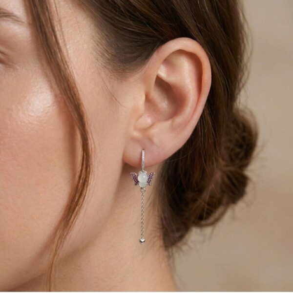 עגילים תלויים שובבים מיהלומים במשקל 0.24ct, ג'ייד וספיר בזהב לבן 18K